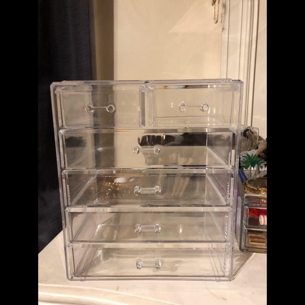 Clear makeup organizer